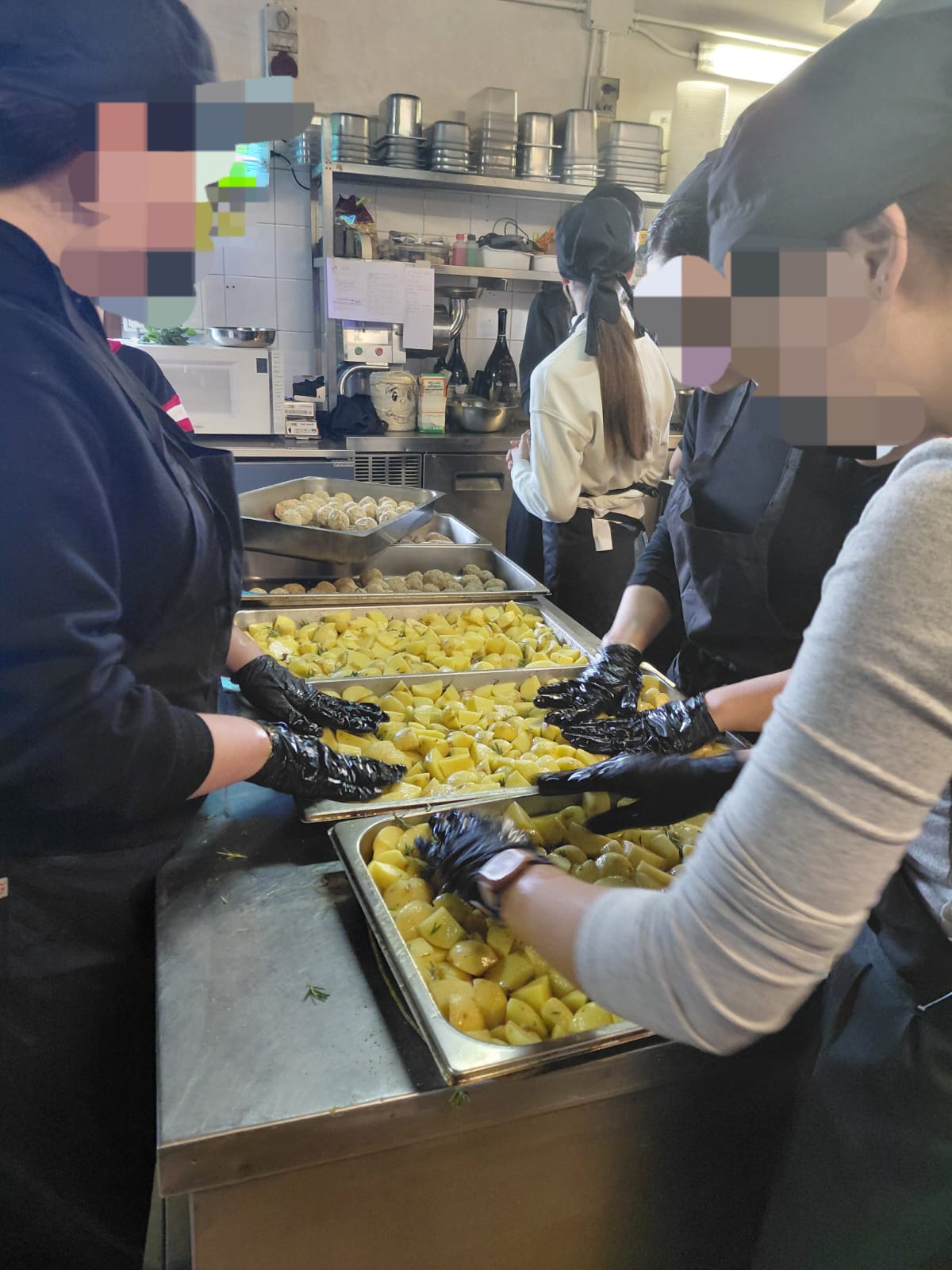 Mani in Pasta, Mente al Futuro: Un Viaggio nel Mondo del cibo